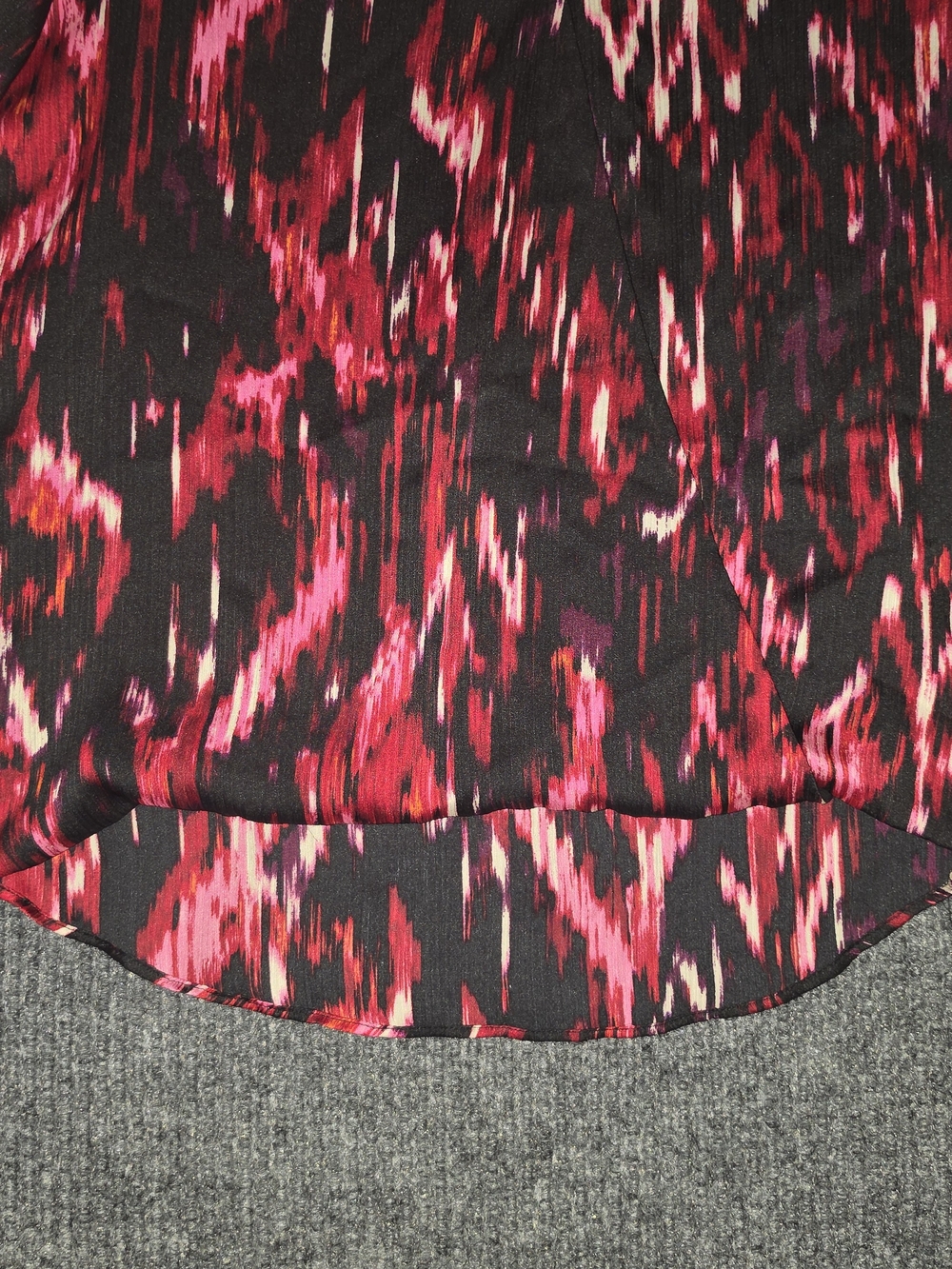 Vince Camuto Black Blouse with Red & Pink Abstract Print - Picture 4 of 10